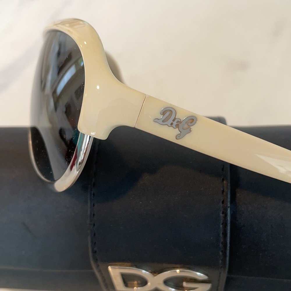 Dolce and Gabbana Sunglasses. Vintage aviator style. - Picture 6 of 9